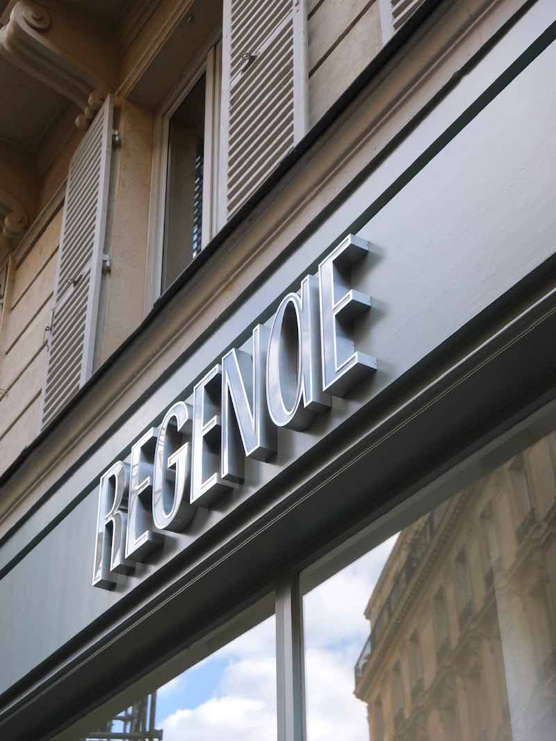 Regenae, Paris