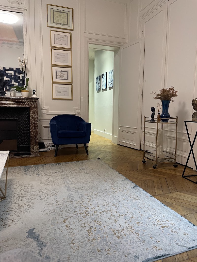 Laz Esthic Niel, Paris