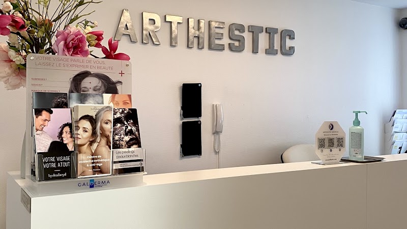 Arthestic, Paris