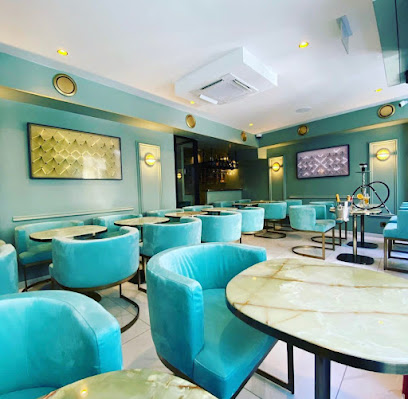 Le Triomphe lounge